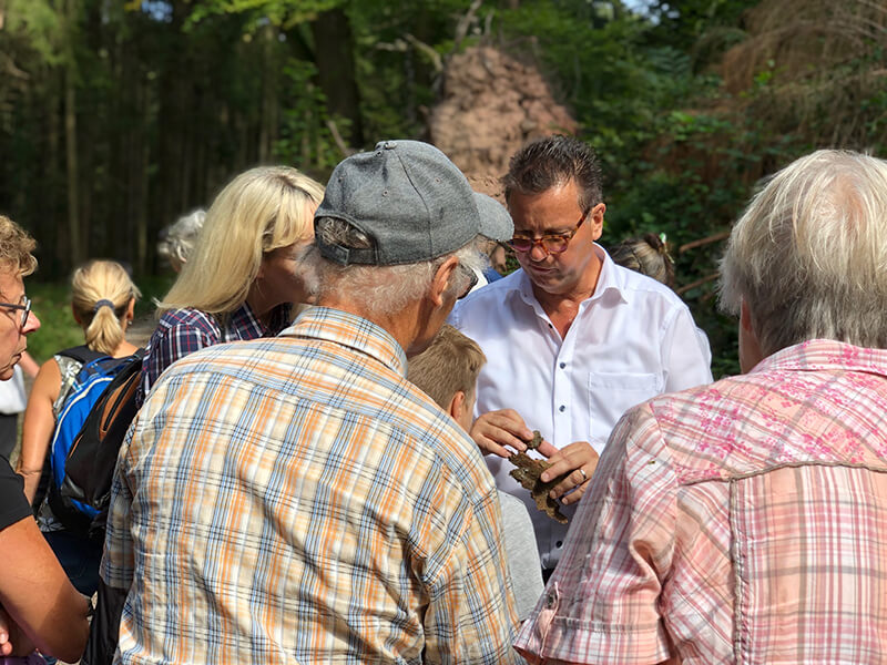 Peter Hauk in einer Menschenmenge