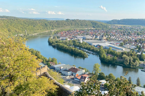 Der Neckar schlängelt sich durch das Neckartal